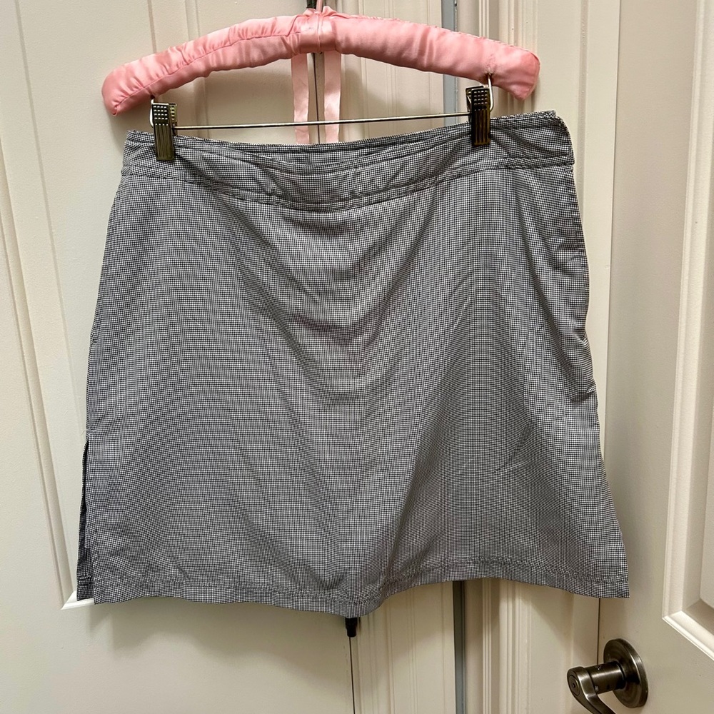 Black/white checkered golf skort, size 10